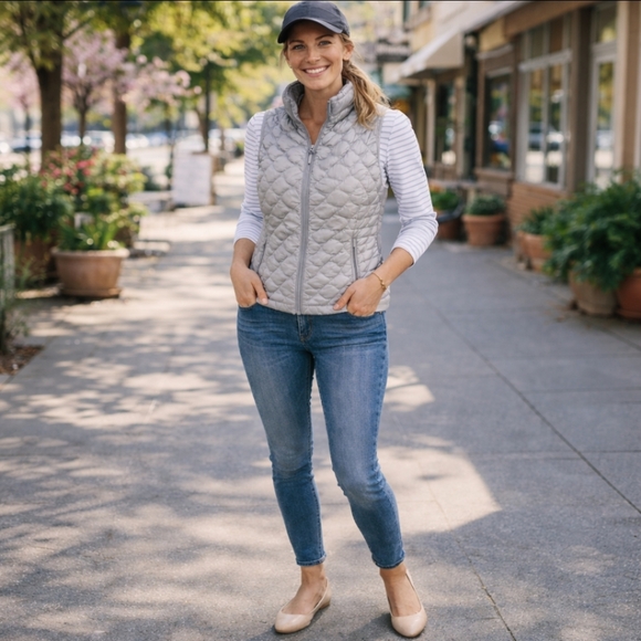 Gerry gray quilted zipper puffer vest with pockets & packable bag size XS - Picture 2 of 11